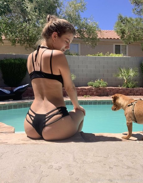 Avery Petite kostenlose pornostar bild