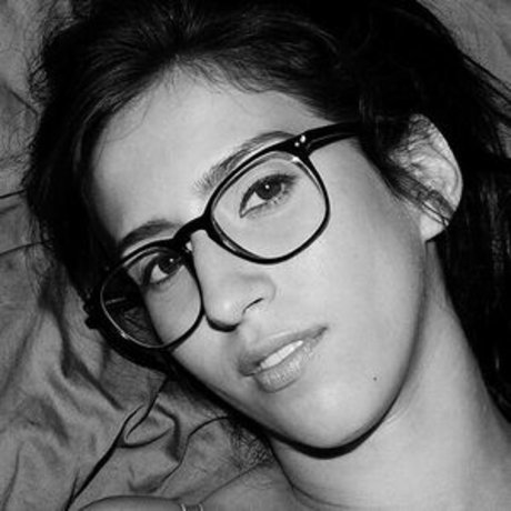 April Oneil kunst nacktheit galerie