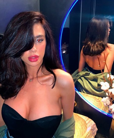 Anna Maria Slutskaya hübsche erotische foto