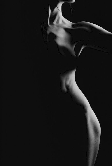 Asra Tin sexy nackte bilder