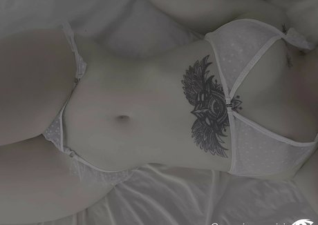 Genesis Cruz model archiv