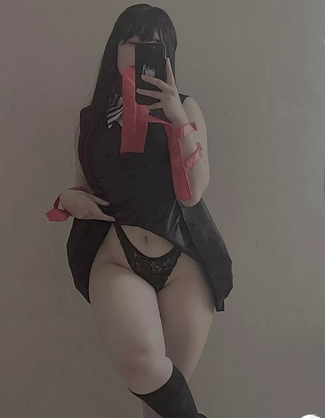 Genesis Cruz exklusive sexy bild