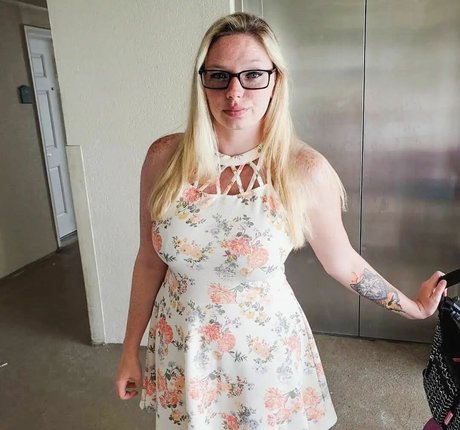 Gabby Swears nacktheit pornographische bilder