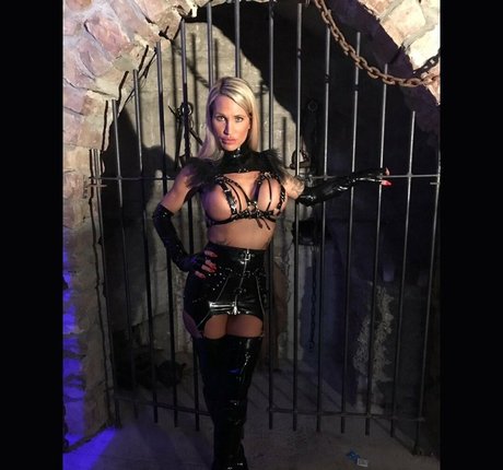 Calea Toxic schöne exklusive galerien