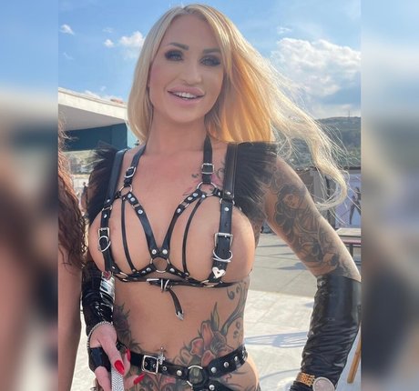 Calea Toxic nackt kunst bild