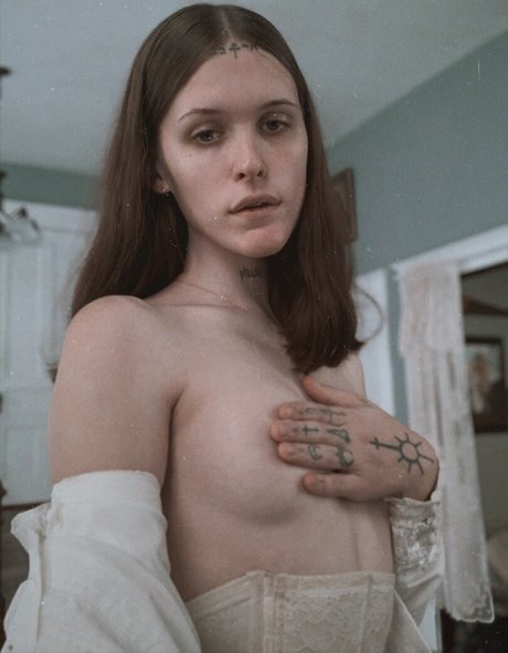 Ethel Cain nacktheit erotische bilder