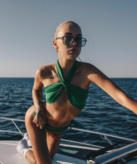 Madeleyn Kurg freie nacktheit fotos