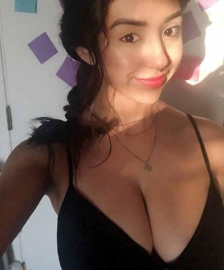 Alexandra Nicole sexy erwachsene bilder