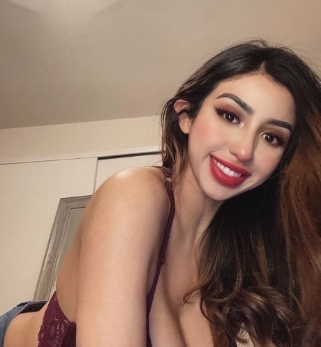 Alexandra Nicole nackte bilder