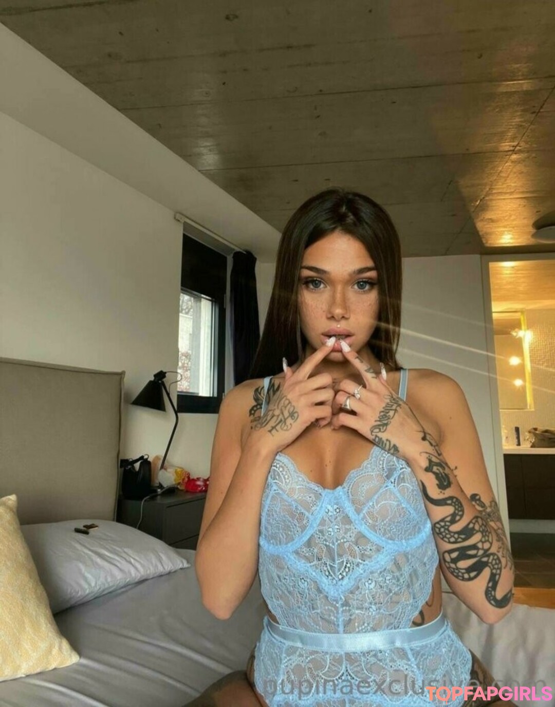 Elisa Vimercati freie nackten bilder