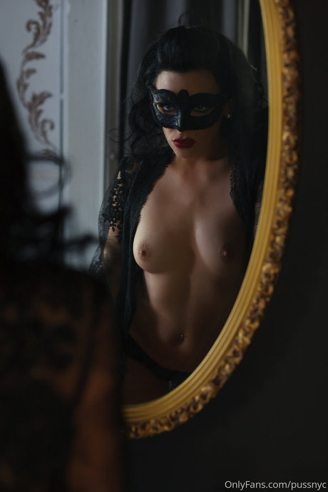 PussNYC schauspielerin erotische foto