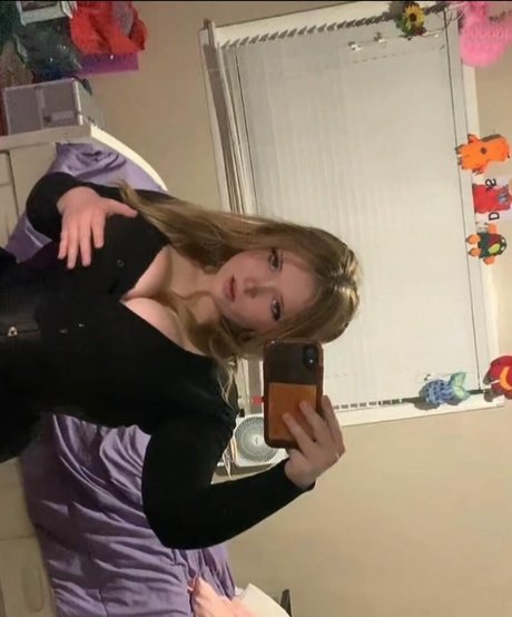 yours___truly___sav1 erwachsene exklusive foto