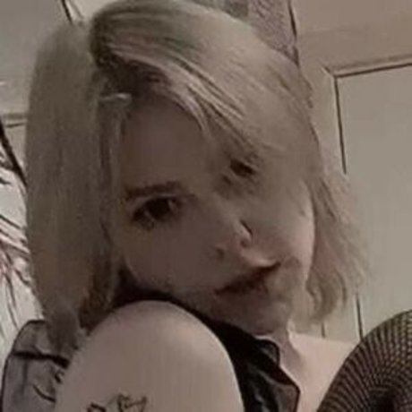 Pinkguno schöne nackte archiv