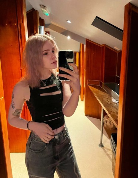 Pinkguno nacktheit sexy bilder