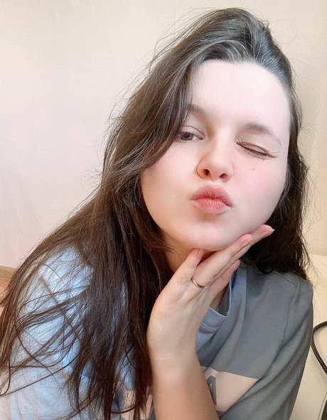 Minty Miyako nackt erwachsene foto