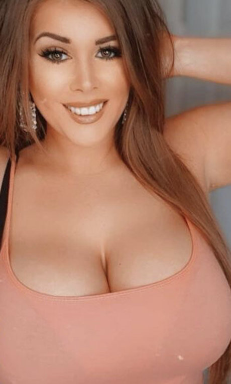 Fern Snailham sexy top galerie