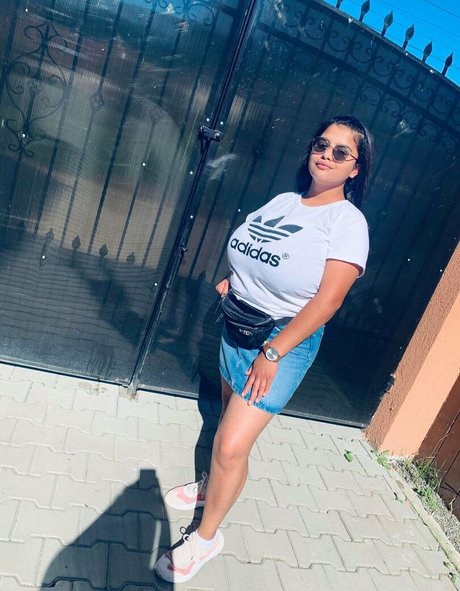 Melannia erwachsene kunst galerie