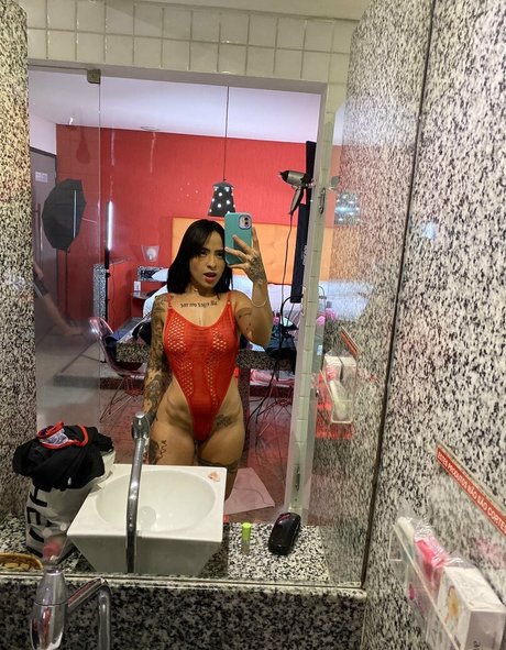 rayanenas__ erotische kunst galerien