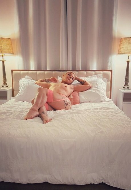 Evelyn Vinyl hübsche pornographische fotos