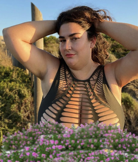 Caliope hübsche sexy bilder