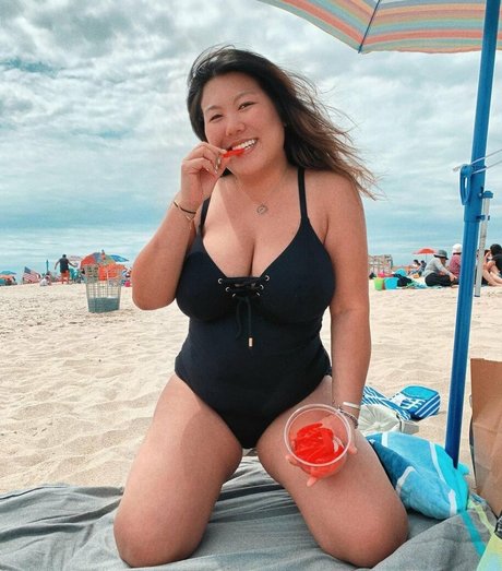 Tiffany Shu hd sexy bild