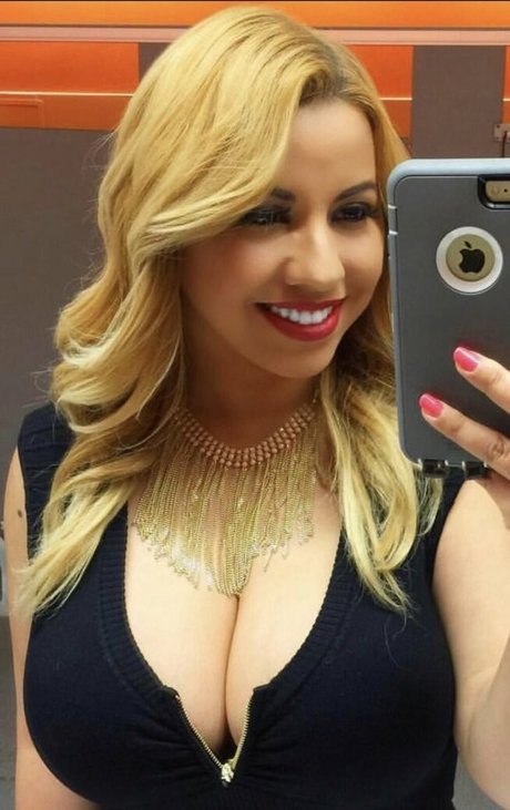 Adriana Noriega freie sexy fotos