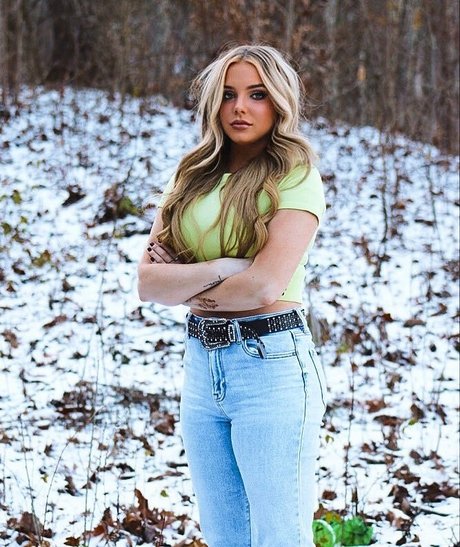 Courtney Baker porno hd bilder