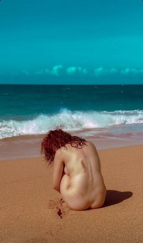 Phaine Gibouyeaux nackt exklusive foto