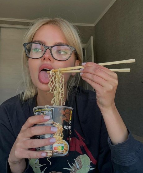 Mazarezz erotische nackt foto