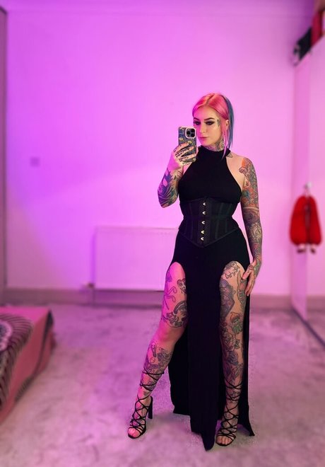 ItsLaika xxx erotische fotos