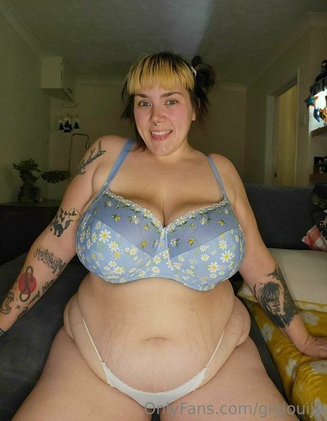 Gigiouija model porno bild