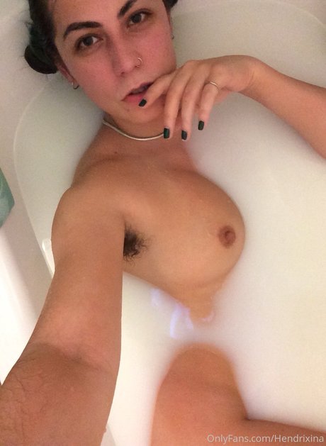 Hendrixina hübsche nackten foto