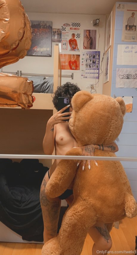 Twelv3 erotische top galerien