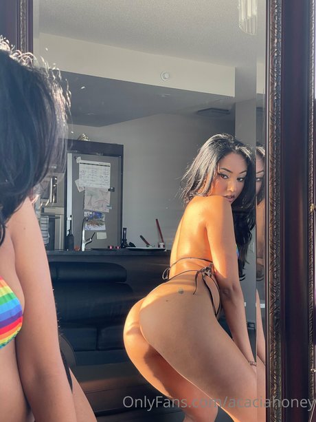 Acacia Henley sexy exklusive archiv