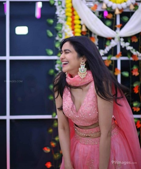 Adah Sharma perfekte porno bild