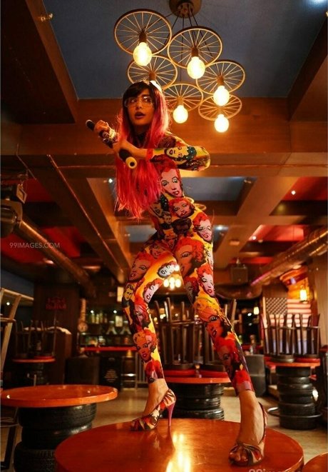 Adah Sharma freie schöne galerien