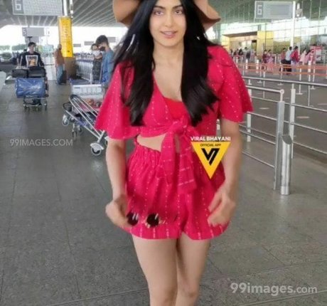 Adah Sharma xxx exklusive galerien