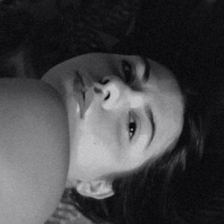 mellnogueiraaa hübsche nackte archiv