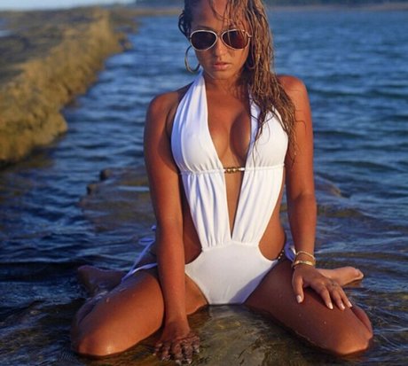 Adrienne Bailon porno beste galerien