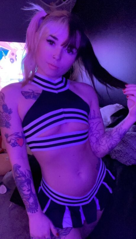 Itsdaisydear erotische kunst bilder