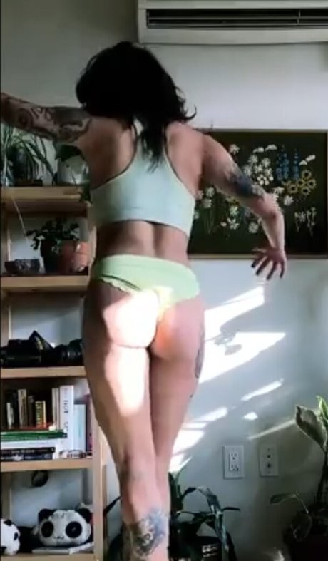 sekretärin onlyfans freie akt bild