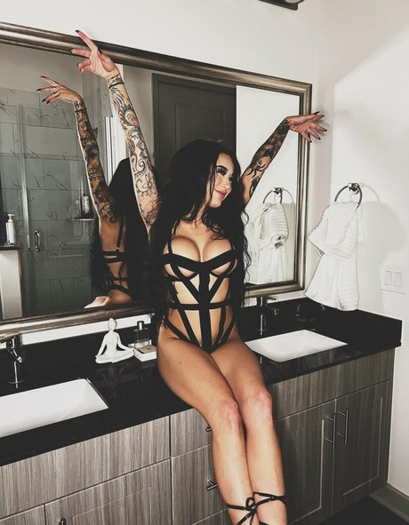 Lindsay Laurent model nackt galerie