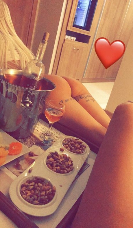 Merve Sanay hd porno bilder