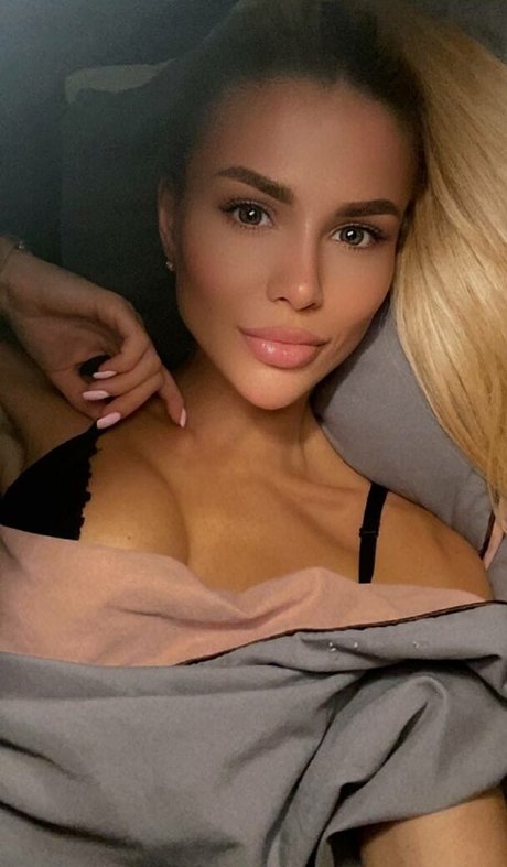 Anastasiya Timonina sexy akt bild