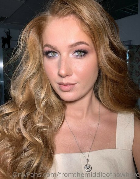 FromTheMiddleOfNowhere model nackt foto