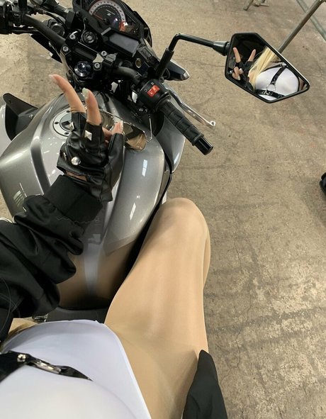 Madokameron schauspielerin kunst galerie