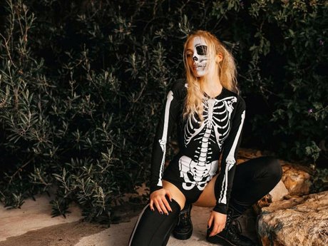 Tiny Miny Mo nackt kunst galerie