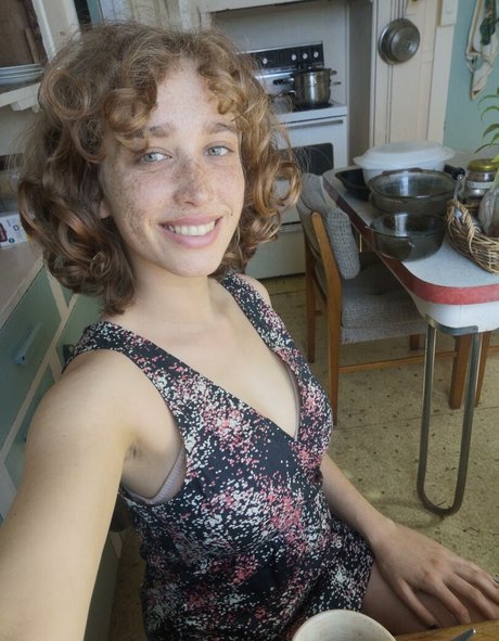 NovaOnasi schauspielerin sexy galerie