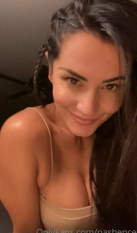 Pashence Marie sexy top foto