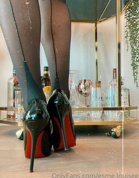 Esme Louise James hübsche exklusive archiv